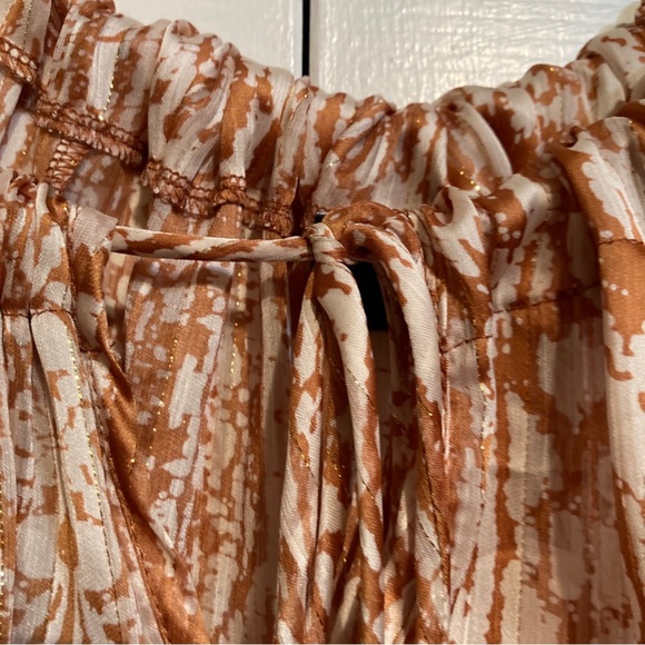 NWT VICI Collection Sheer Blouse Top Size M Medium Caramel Tie Front  WYNNONA - Picture 4 of 12